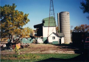 Old Carol Stream barns being demolished in 1995.